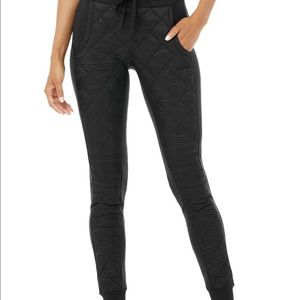 Alo yoga high waist Moto puffer pants XS